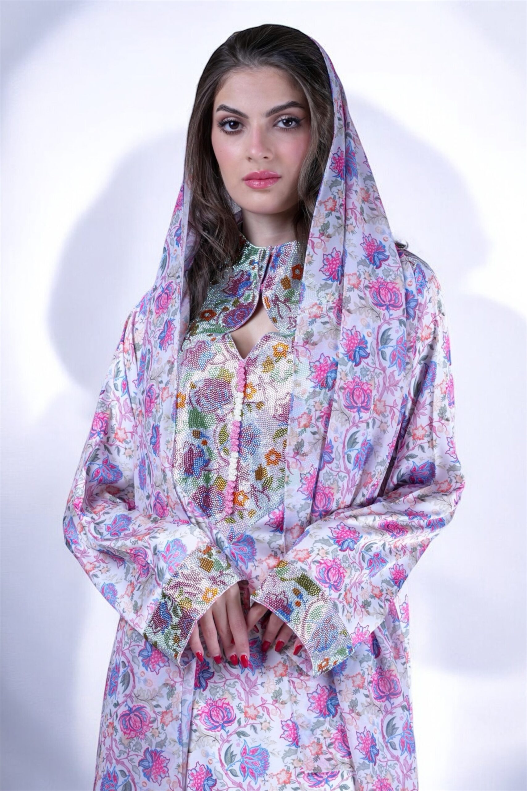 Pre-Order// قطعة SIGNATURE - White Garden - الصورة 3